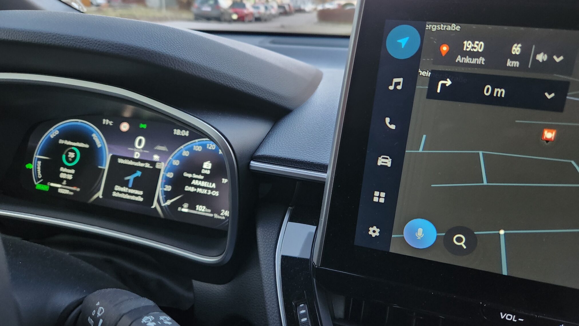 Aktuelle Zeit 18:04. Von Attnang nach Pasching dauert es über Autobahn jedoch nur max. 50 Minuten!